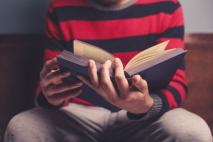 Quand le passé assombrit ta vie – 10 versets bibliques qui t'aideront à surmonter les expériences difficiles
